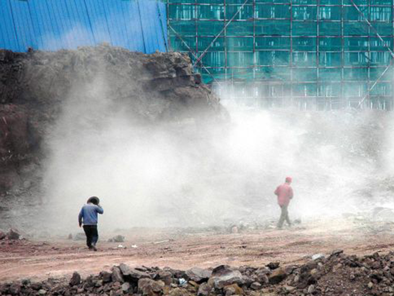 環境監測站對工地中的揚塵進行監測 環境監測站對工地中的揚塵進行監測